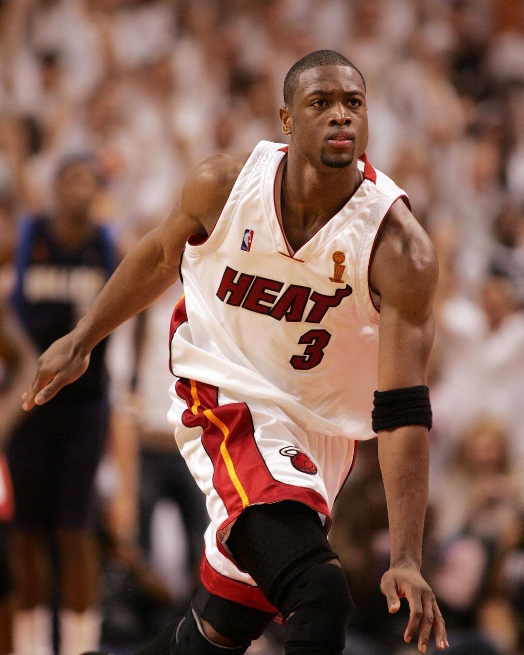 雷霆11月24日以122-95大胜开拓者，杨瀚森打破中国球员NBA得分纪录，展现强大实力。（11月24日雷霆122比95狂胜开拓者，杨瀚森刷新中国球员NBA得分纪录，统治力十足）