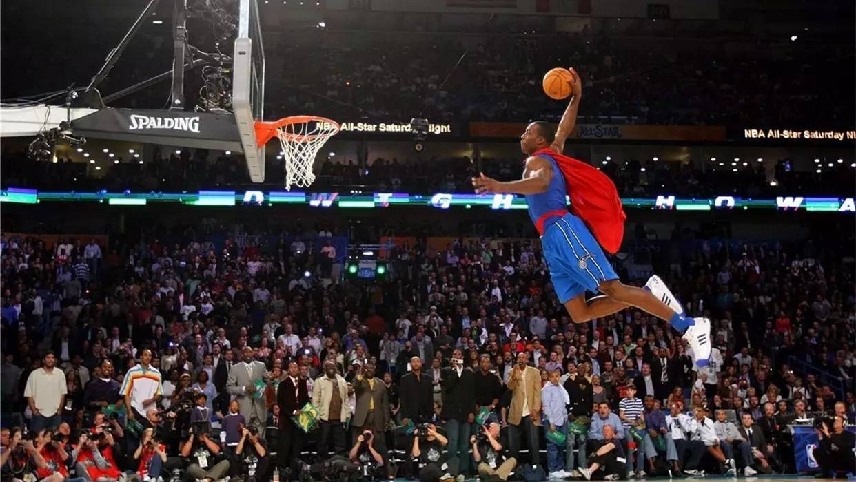 TA：利马传球出色&充满侵略性，他的回归可以丰富曼联打法（TA：传球出众且侵略性十足的利马归来，将为曼联带来更多战术变化）