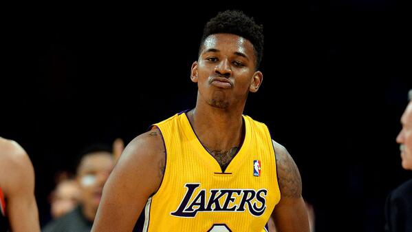 跟队：米兰与普利希奇的续约谈判搁置，可能会直接激活续约条款（随队记者：米兰与普利希奇续约谈判暂停，或直接触发续约选项）