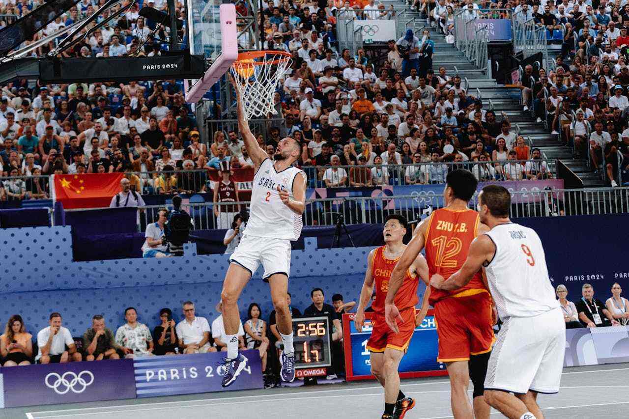 半场：多特0-0汉堡，双方共1次射正，卡帕尔多头球中框（半场战报：多特0-0汉堡，双方仅1次射正，卡帕尔多头球中柱）